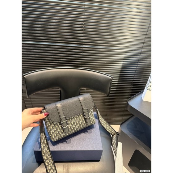 Dior Messenger Bag (oblique)